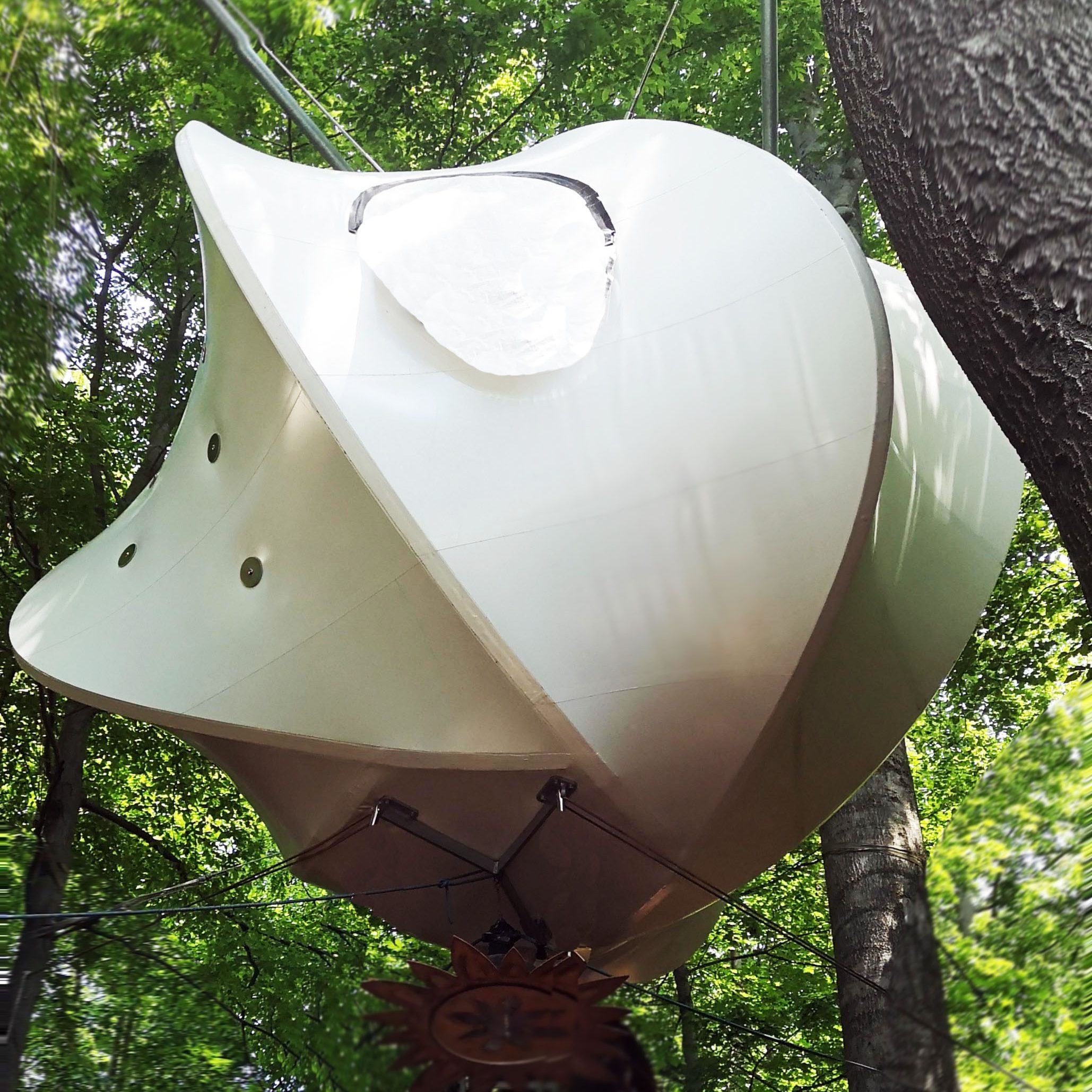 Photo of the prototype tree house hotel "Wolke7" with thermally insulated membrane from below