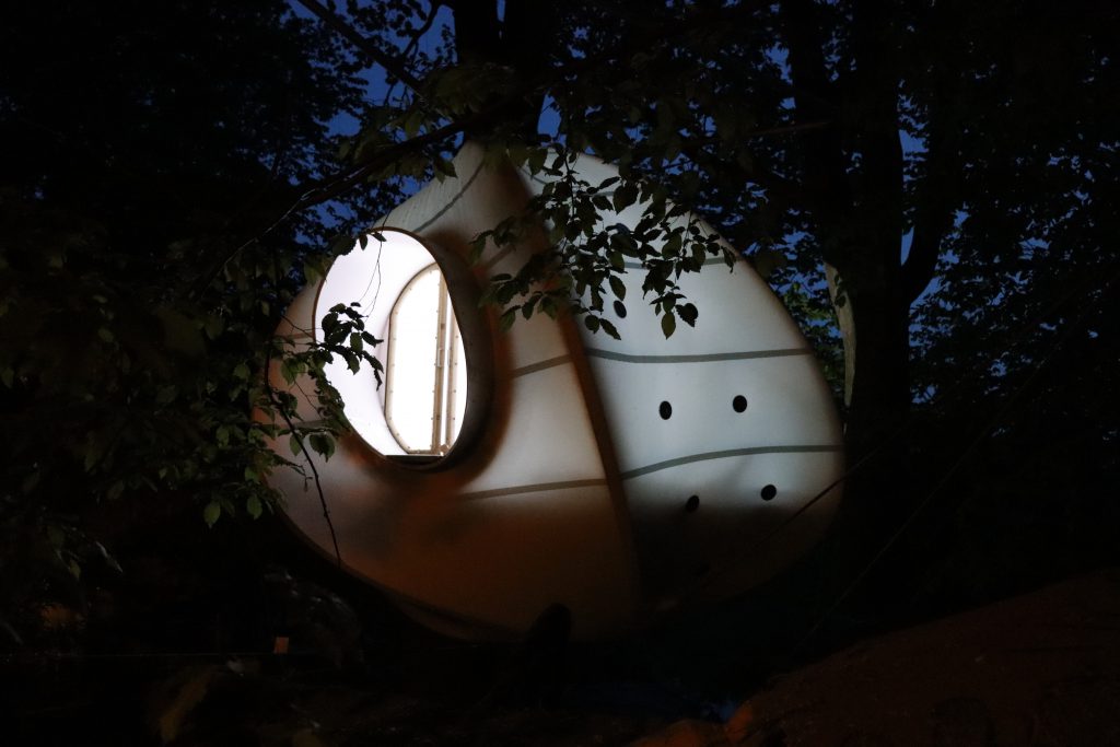 Night shot of the "Wolke 7" prototype with a translucent double-layer membrane and integrated thermal insulation